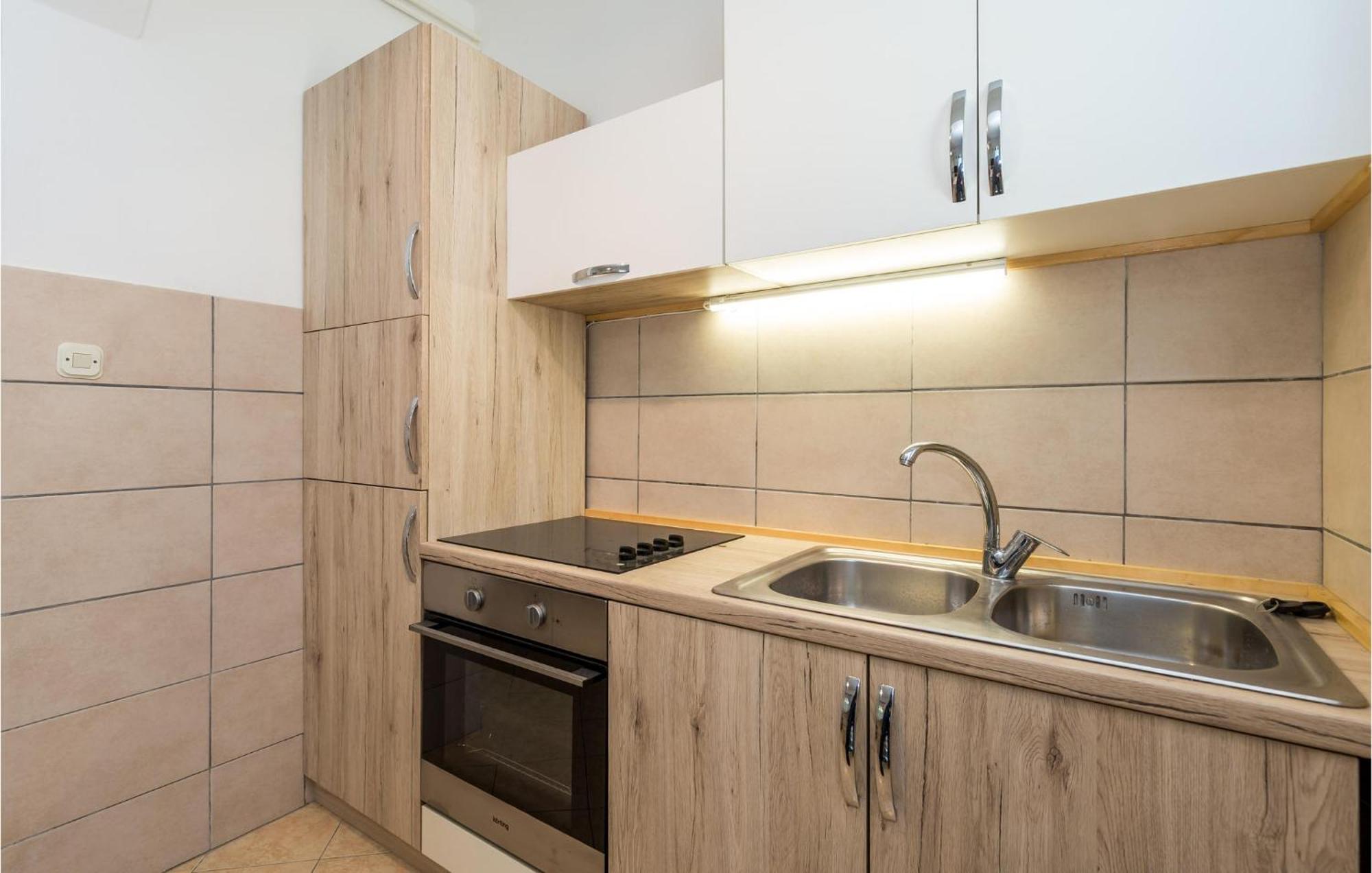 1 Bedroom Amazing Apartment In Kampor Exterior photo