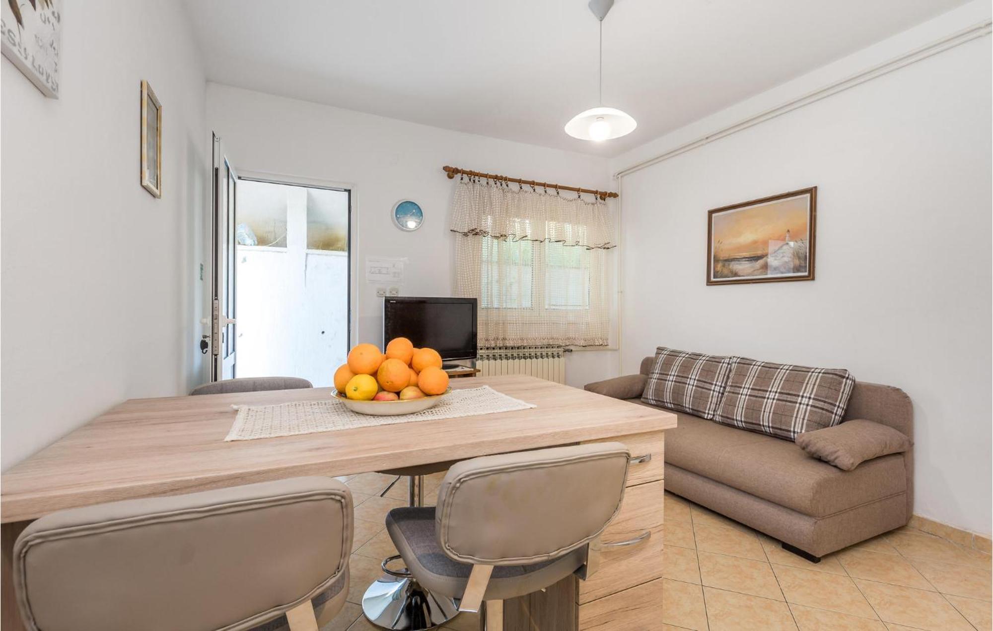 1 Bedroom Amazing Apartment In Kampor Exterior photo