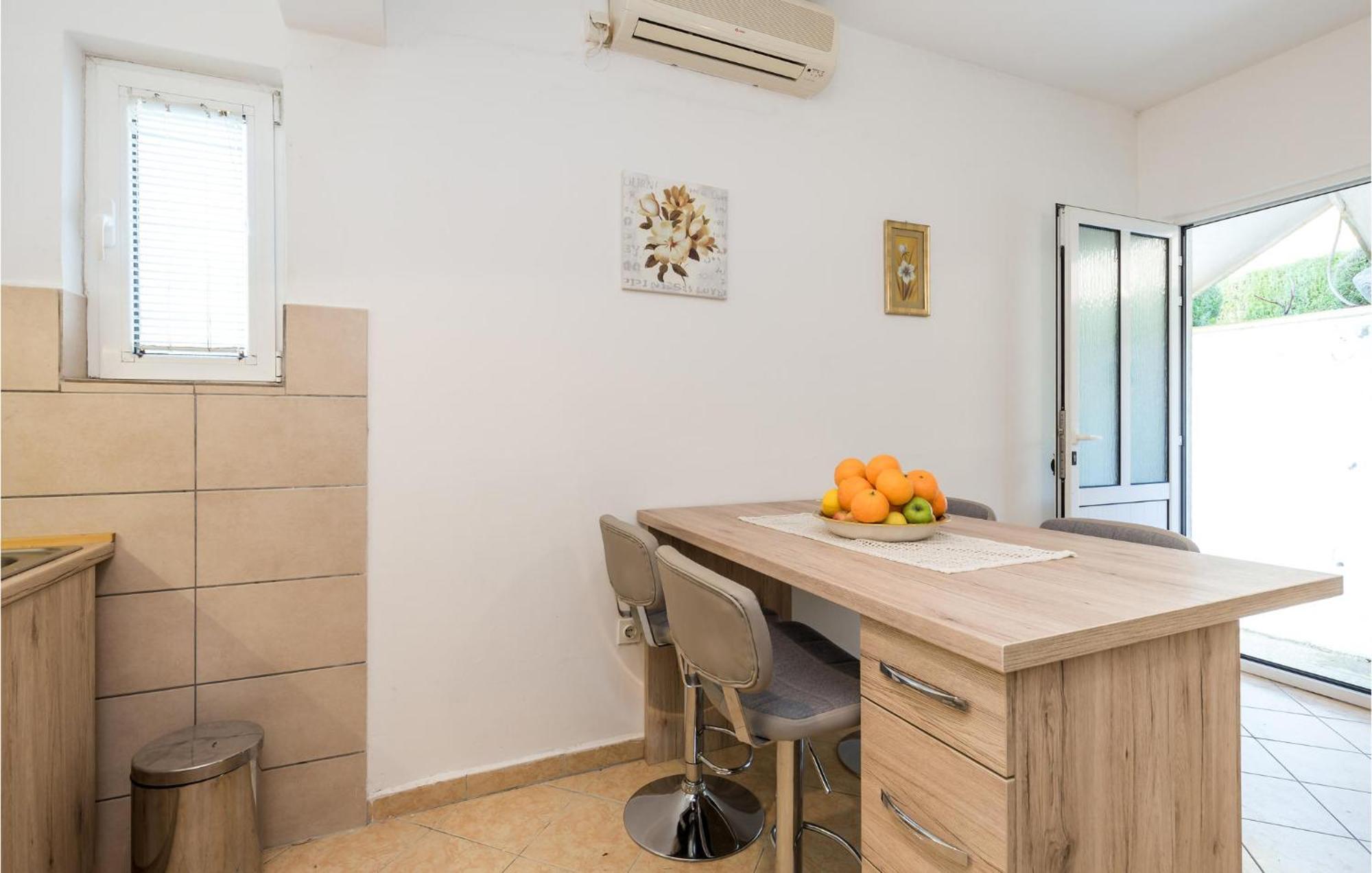 1 Bedroom Amazing Apartment In Kampor Exterior photo