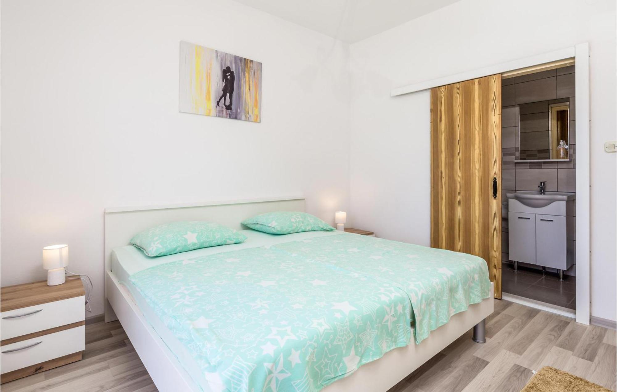 1 Bedroom Amazing Apartment In Kampor Exterior photo