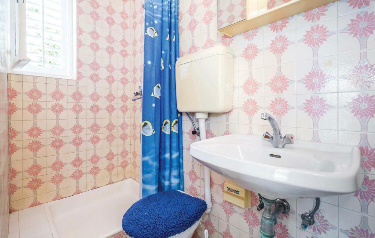 1 Bedroom Amazing Apartment In Kampor Exterior photo